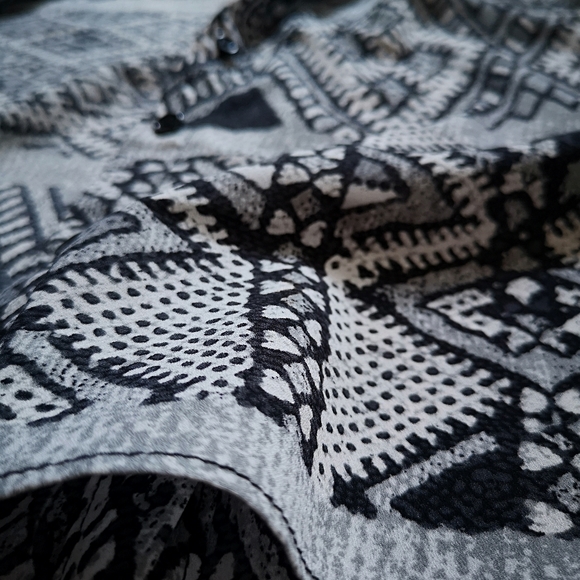 🔵3/$30 Cute lightweight Button Up High Low Top - Picture 8 of 14